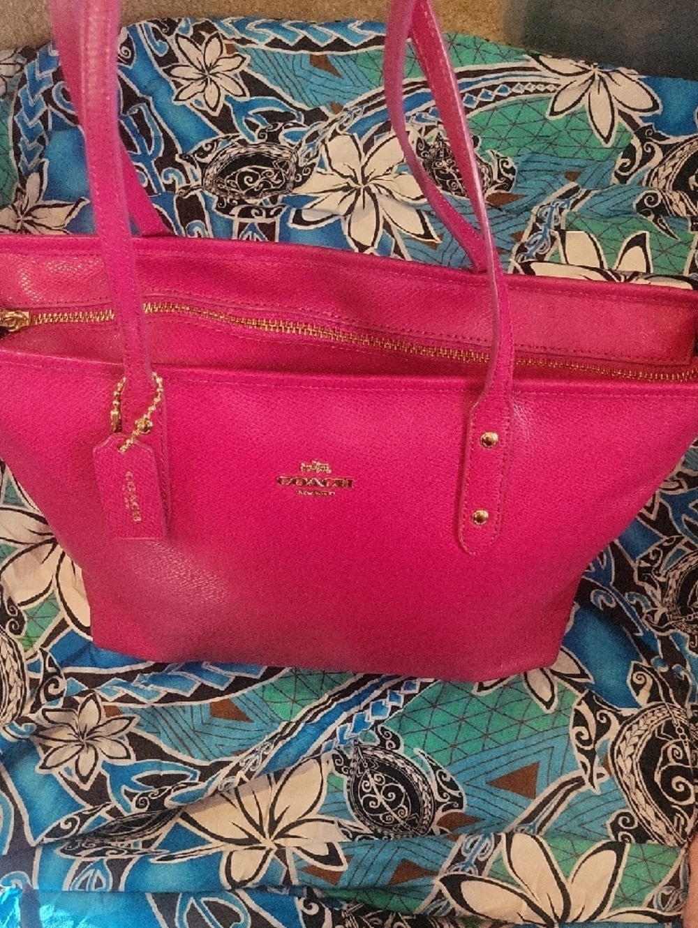 Coach Hot Pink Pebbled Leather Tote with Gold Hardware - Picture 3 of 12